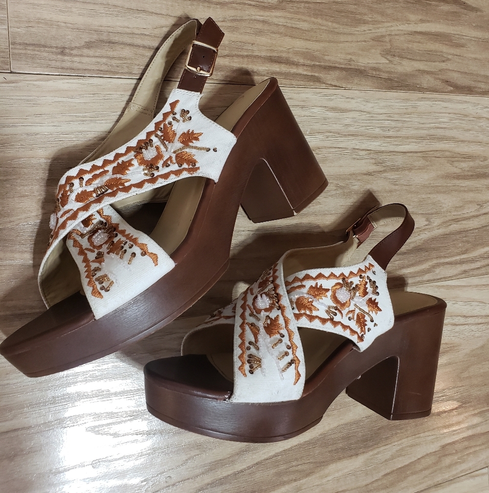 C Comfort Embellished Fabric And Wooden Heel Sandal  Size 11 Like New Condtion